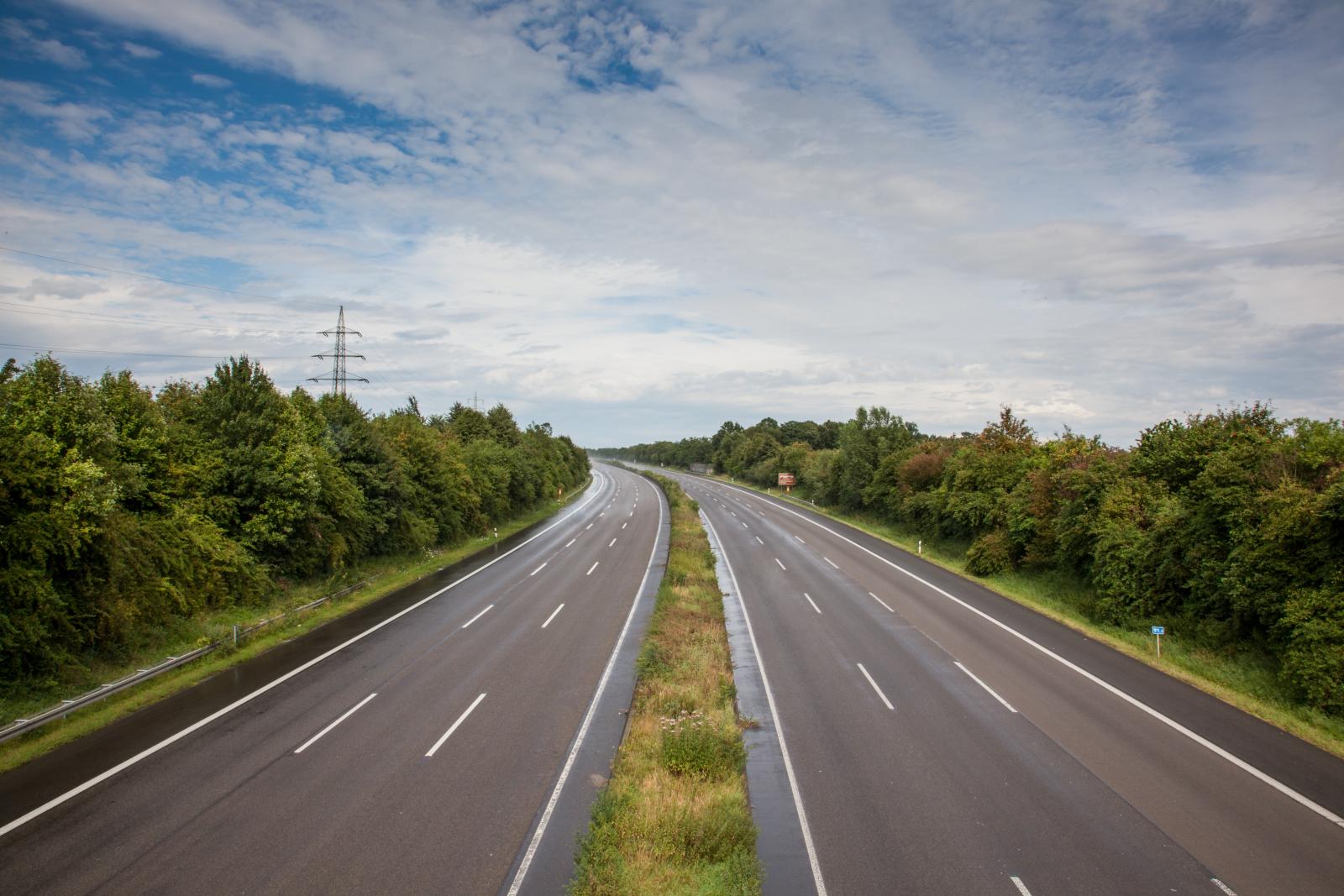 fig-620-2-2-0-2-examples-of-four-or-more-lane-two-way-marking